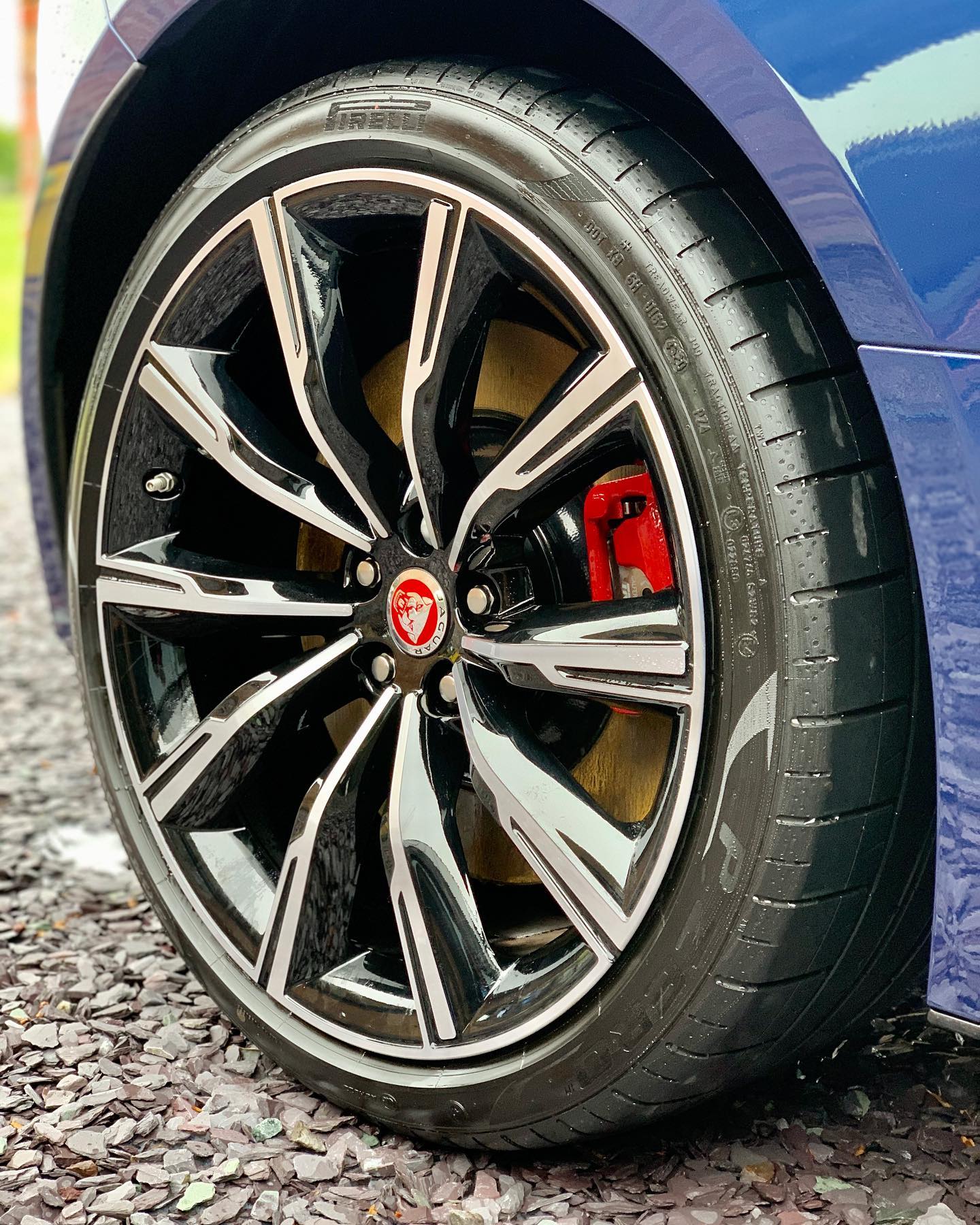 Alloy wheel protected with ceramic coating
